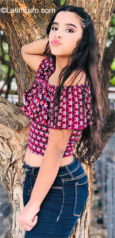 Date this passionate Venezuela girl Valentina from Maracaibo VE2835