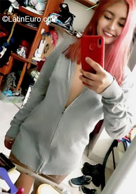 Date this happy Colombia girl Johana from Ibaque CO26410