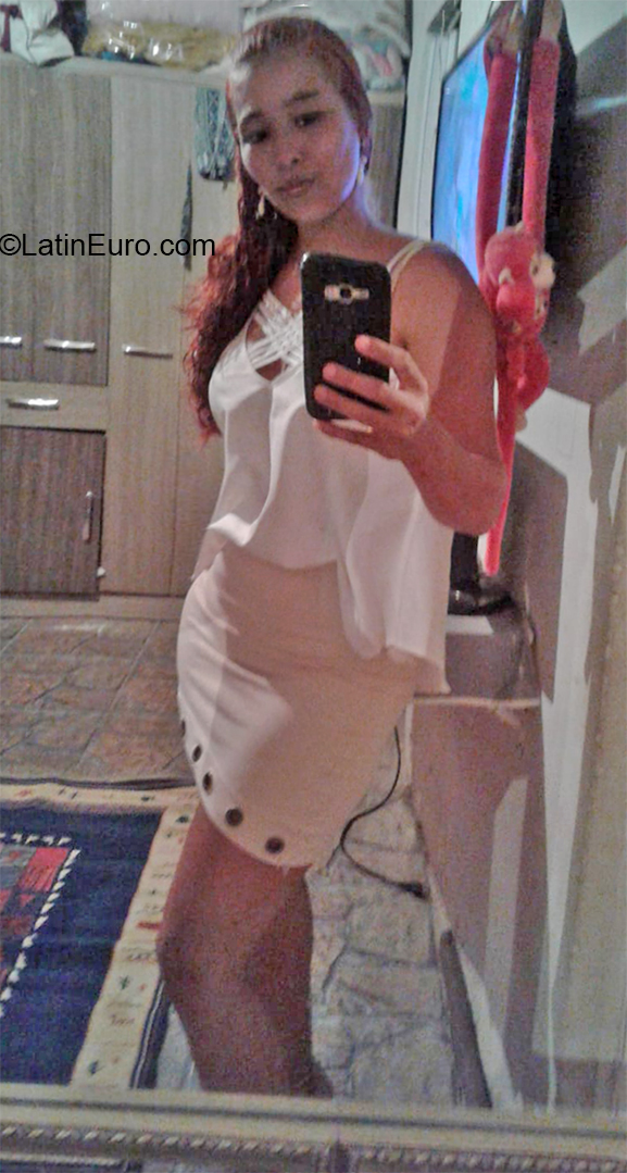 Date this nice looking Brazil girl Rayane from Rio de Janeiro BR10988