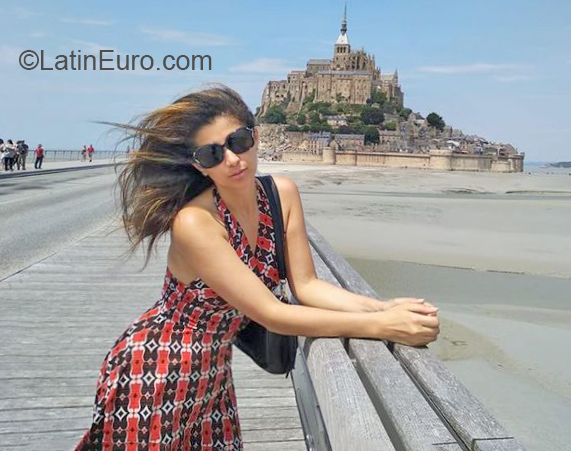 Date this charming France girl Cristina from Paris FR297