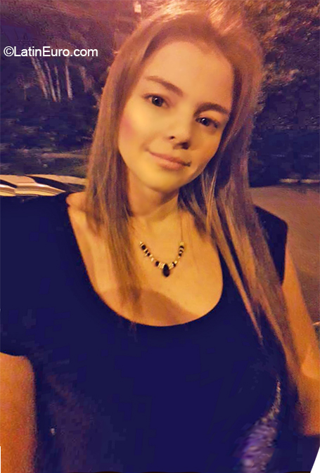 Date this voluptuous Colombia girl Angelica from Medellin CO26465