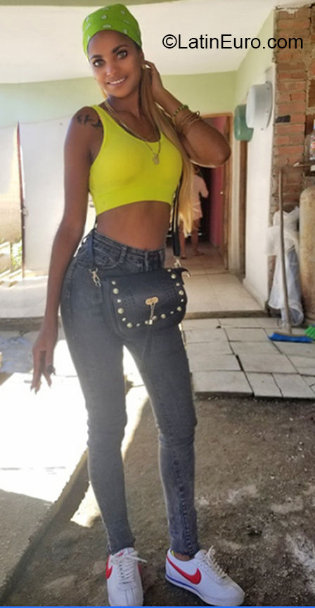 Date this attractive Cuba girl Arlenyis from Camaguey CU638