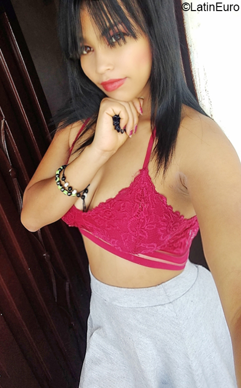 Date this foxy Colombia girl Jackeline from Medellin CO26494