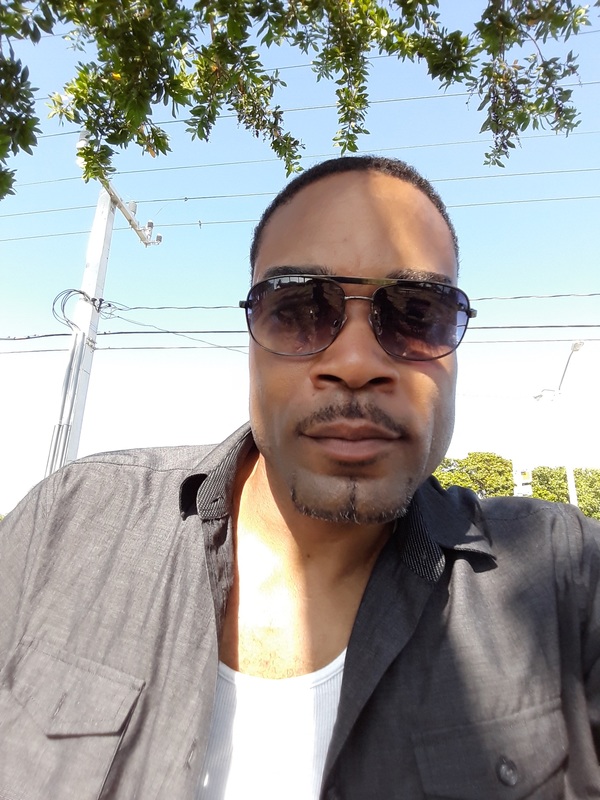 Date this happy United States man Givingmylove from Miramar US20546