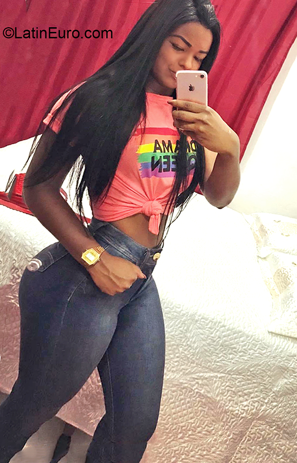 Date this hot Brazil girl Thais from Rio de Janeiro BR11006