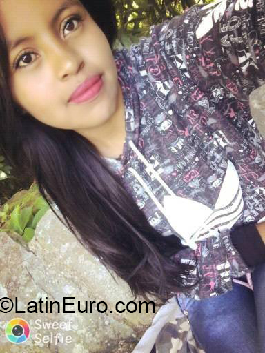 Date this attractive Colombia girl Marcela from Belalcazar CO26526