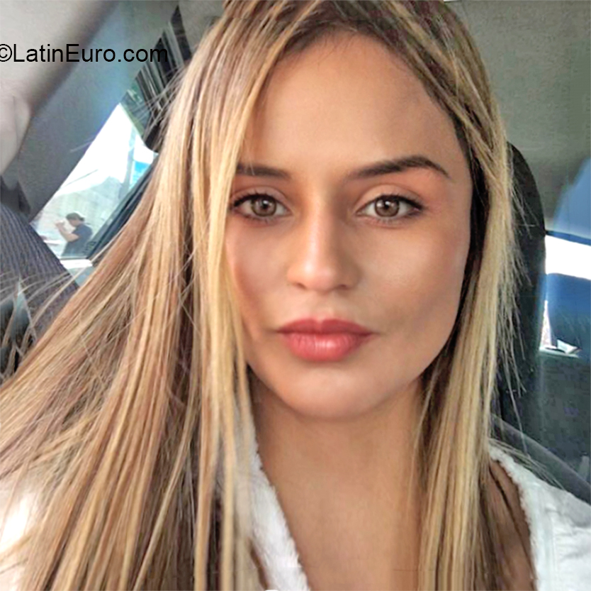 Date this sultry Colombia girl Alejandra from Bogota CO26553