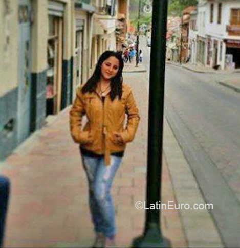 Date this voluptuous Ecuador girl Gigi from Guayaquil EC417