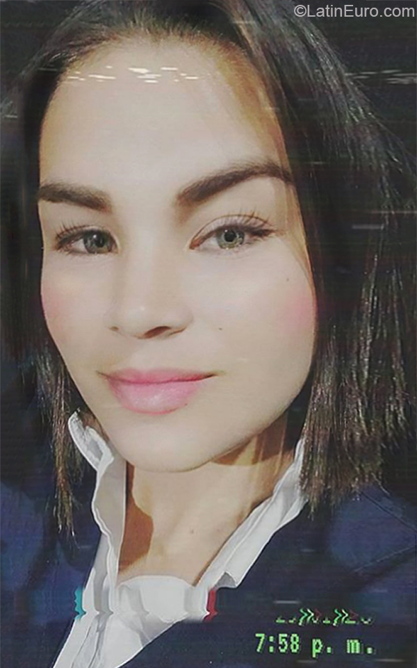 Date this good-looking Venezuela girl Loren from Caracas VE2926