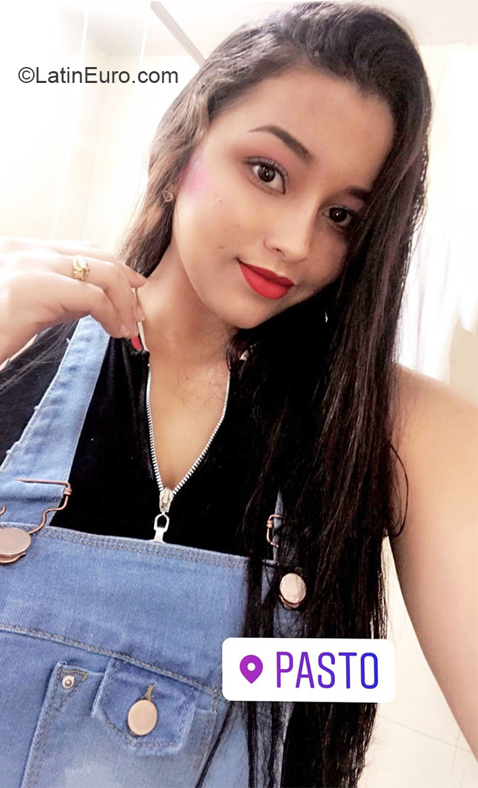 Date this funny Colombia girl Laura from Medellin CO26600