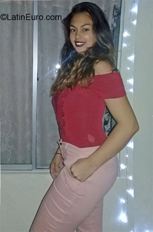 Date this delightful Colombia girl Paola from Barranquilla CO26616