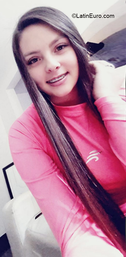 Date this tall Colombia girl Yessica from Bogota CO27100