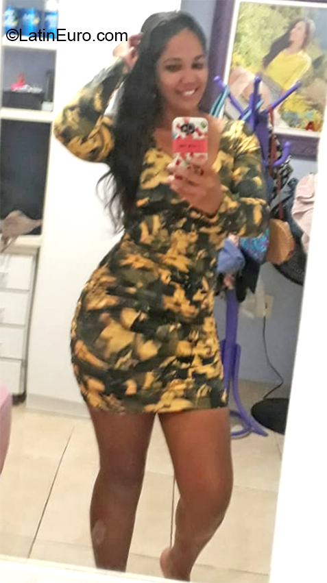 Date this nice looking Brazil girl Fernanda from Rio de Janeiro BR11034