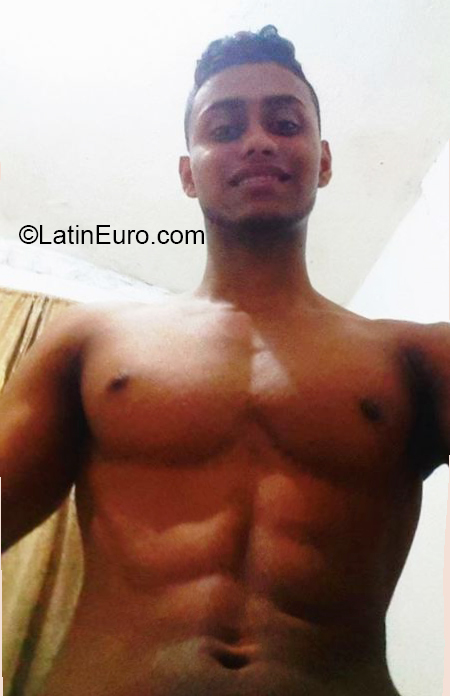 Date this voluptuous Colombia man Carlos from Cartagena CO26759