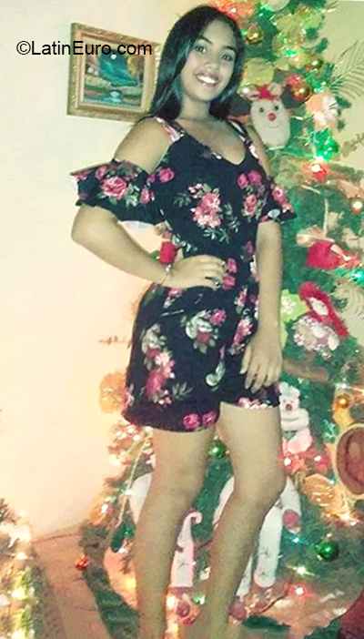 Date this hard body Venezuela girl Laura from Caracas VE2973