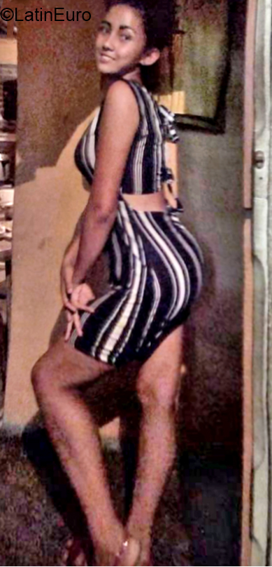 Date this good-looking Venezuela girl Yulianny from Colombia VE2978