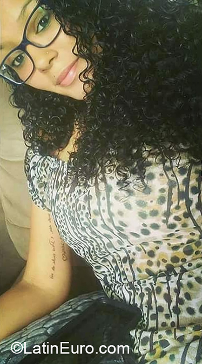 Date this attractive Brazil girl Amanda from Caruaru BR11040