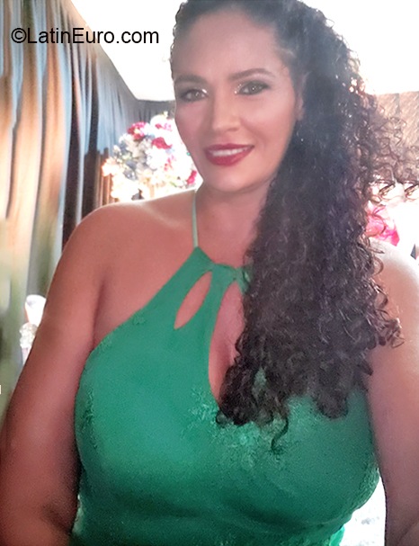 Date this beautiful Brazil girl Edi from Palmas BR11042