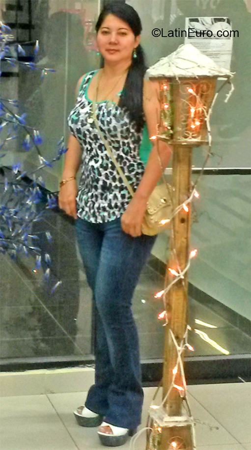 Date this good-looking Colombia girl Yury from Cali CO26793