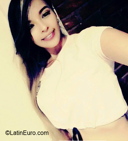 Date this hot Colombia girl Evelin from Cali CO26825