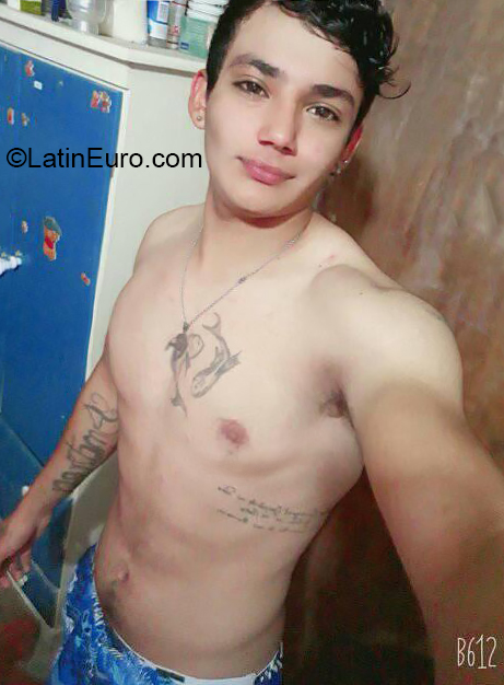 Date this athletic Argentina man Ric from Bariloche AR341