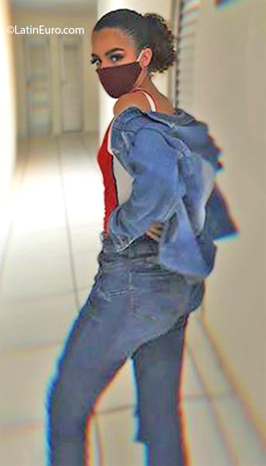 Date this hard body Brazil girl Sara from Sao Paulo BR11059