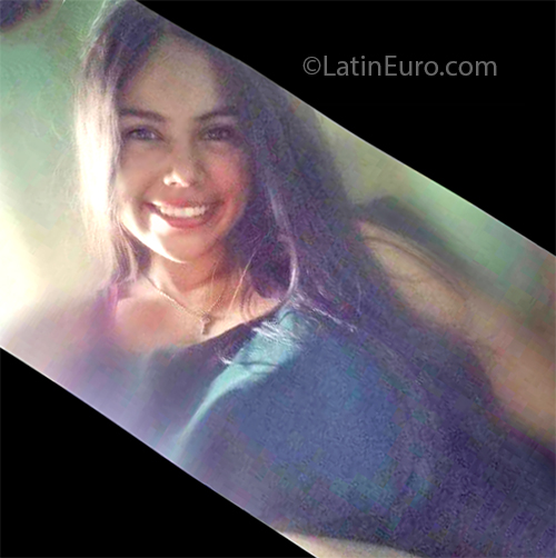 Date this nice looking Argentina girl Maddy from Buenos Aires AR346