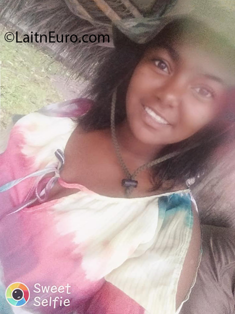 Date this attractive Ecuador girl Karina from Shushufindi EC437