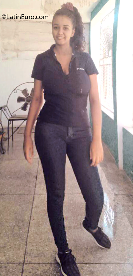 Date this gorgeous Venezuela girl Sara from Cumana VE3027