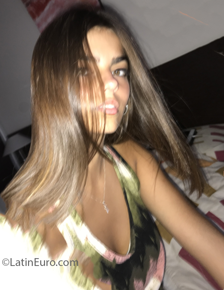 Date this lovely Argentina girl Eleonor from Cordoba AR353