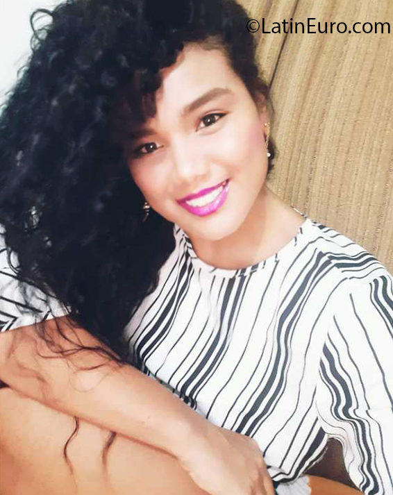 Date this good-looking Colombia girl Maria from Cartagena CO26919