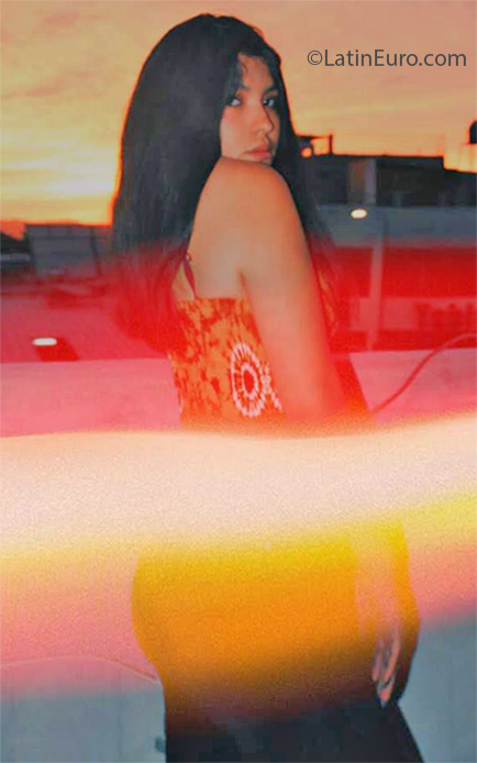 Date this nice looking Peru girl Vivian from Araquipa PE1526