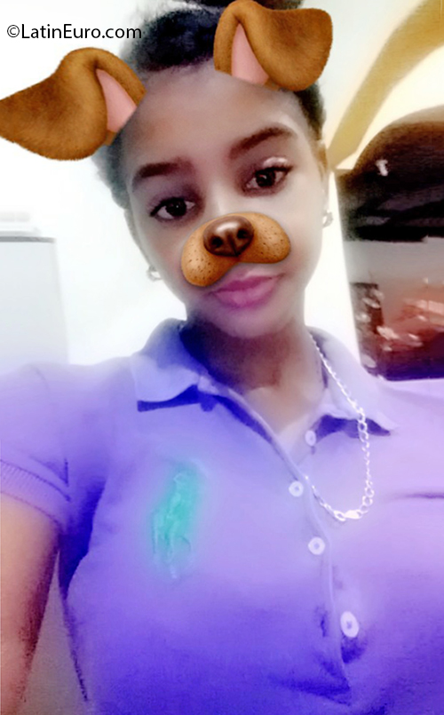 Date this attractive Dominican Republic girl Luci from La Vega DO37754