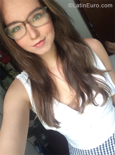 Date this foxy Colombia girl Camila from Bucaramanga CO27314