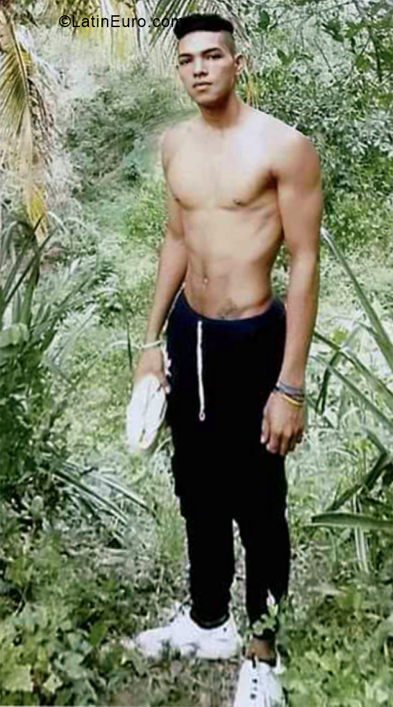 Date this young Colombia man Jan from Bogota CO27137