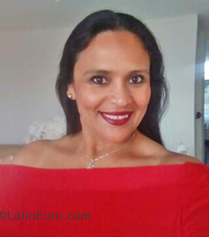 Date this nice looking Peru girl Flor Idelia from Ica PE1539