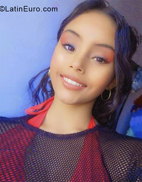 Date this tall Colombia girl Kristal from Cali CO27145