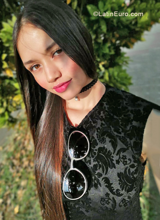 Date this athletic Colombia girl Manuela from Pereira CO27164
