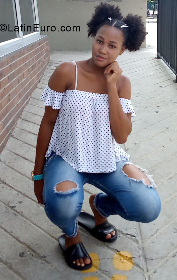 Date this stunning Colombia girl Alicia from Medellin CO27187