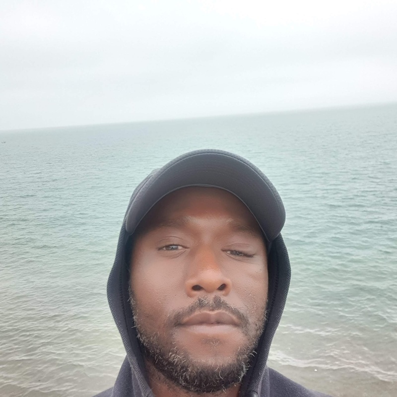 Date this athletic United Kingdom man RobinH from London GB1018