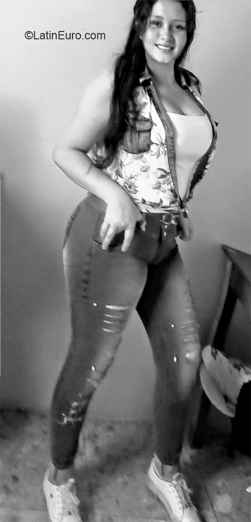 Date this pretty Colombia girl Monica from Cota CO27195