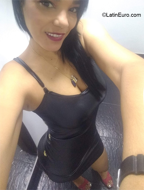 Date this sensual Colombia girl Karina from Bucaramanga CO27272
