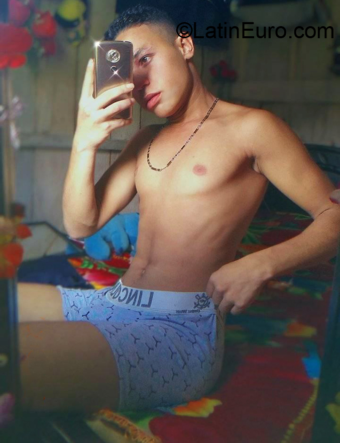 Date this gorgeous Colombia man Didier from Medellin CO27212