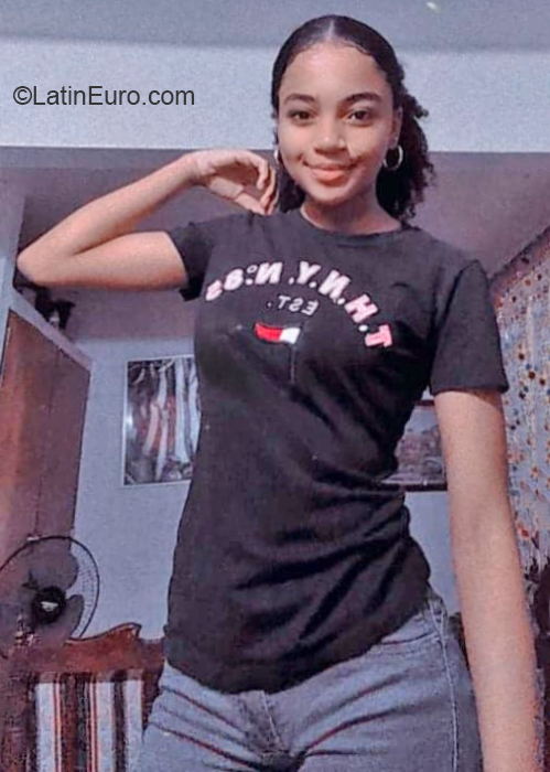 Date this tall Colombia girl Juliana from Jamundi CO27221