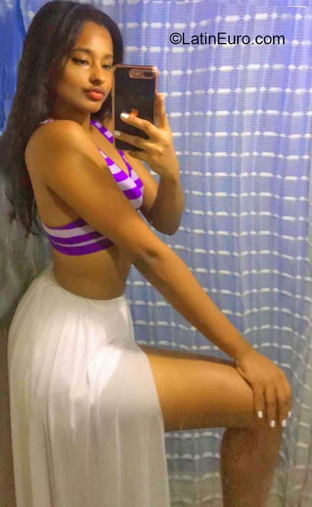 Date this pretty Dominican Republic girl Ana from La Vega DO38002