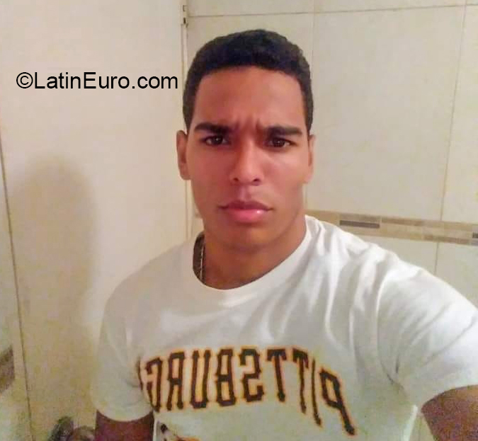Date this foxy Venezuela man Antonio from Caracas VE3157