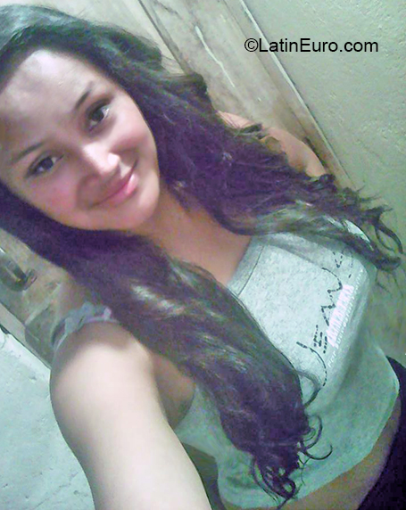 Date this young Ecuador girl Yesenia from Quito EC480