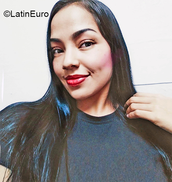 Date this nice looking Colombia girl Joanna from Medellin CO27244