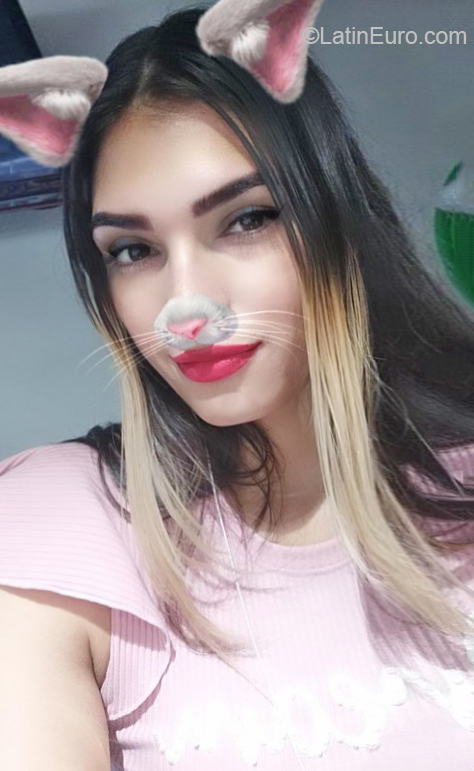 Date this pretty Colombia girl Jazmin from Pereira CO27305