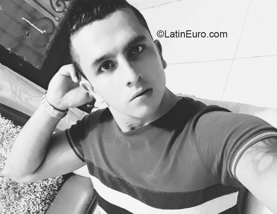 Date this lovely Colombia man Victor from Bucaramanga CO27322